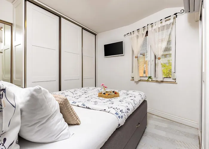 Daire Stylish 1bd Flat With A Terrace Near The Centre Of By Flat Mаnager *